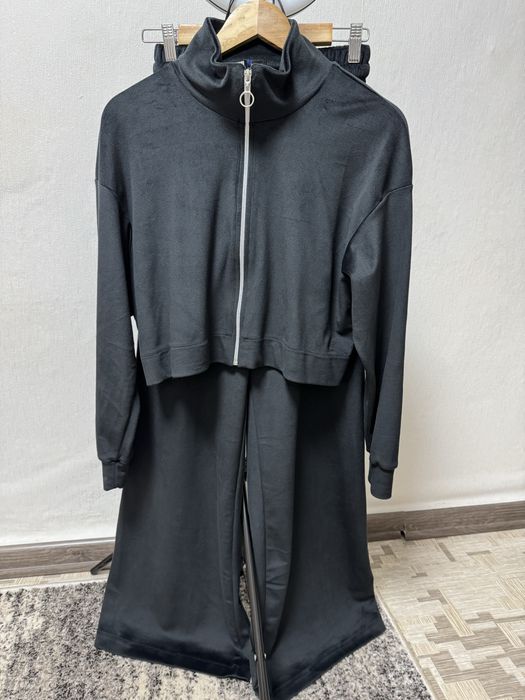 Спортивний костюм жіночий.