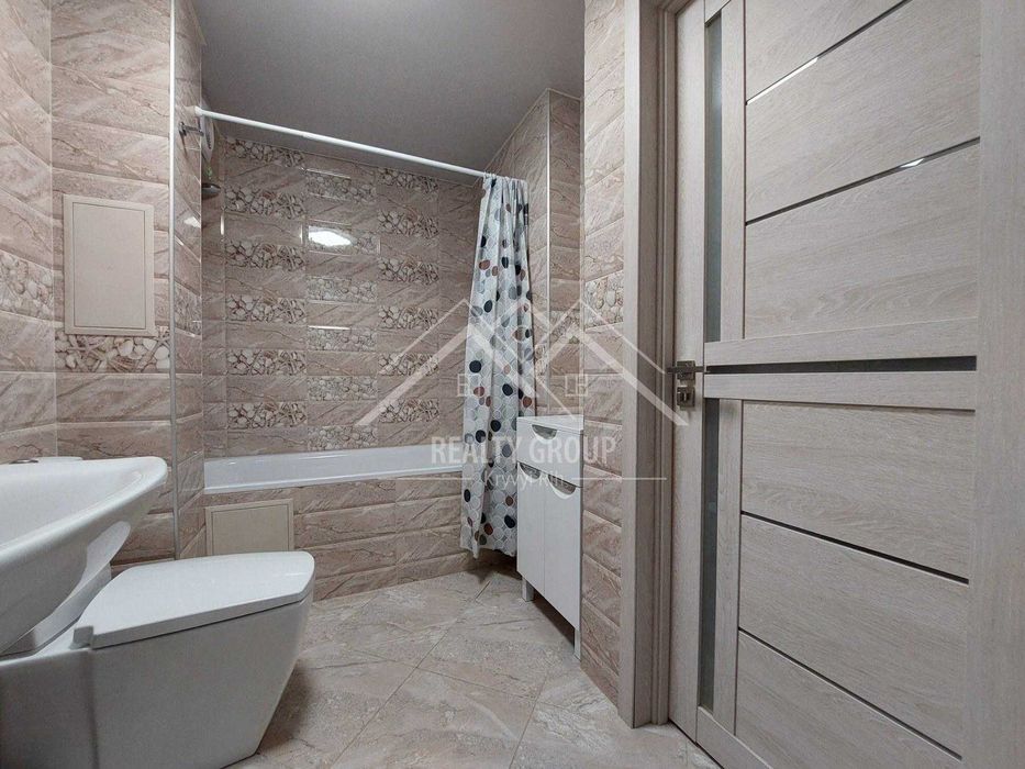 Продаж гарної 3к з ремонтом, меблями та технікою у ЦМ р-ні