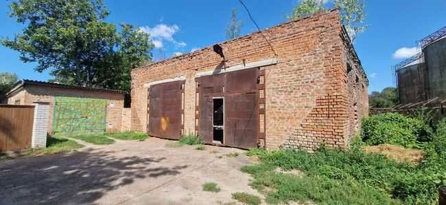 Будівля гаража площею 139 м² на пров. Залізничний, 15а