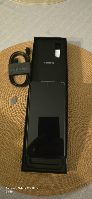 Samsung galaxy s s24 5G 8 /128GB czarny