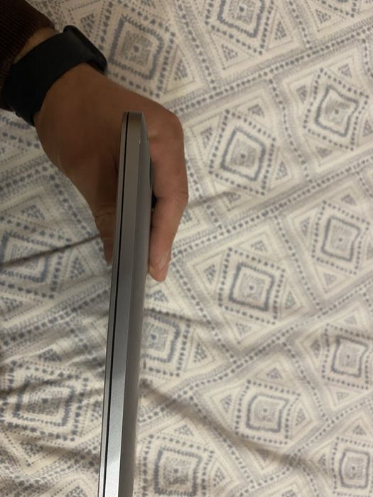 Продам MacBook m1 2020