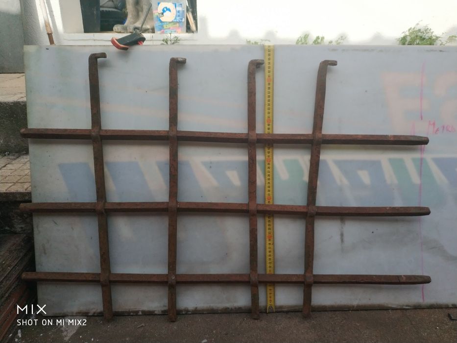 Grades antigas de portal ferro