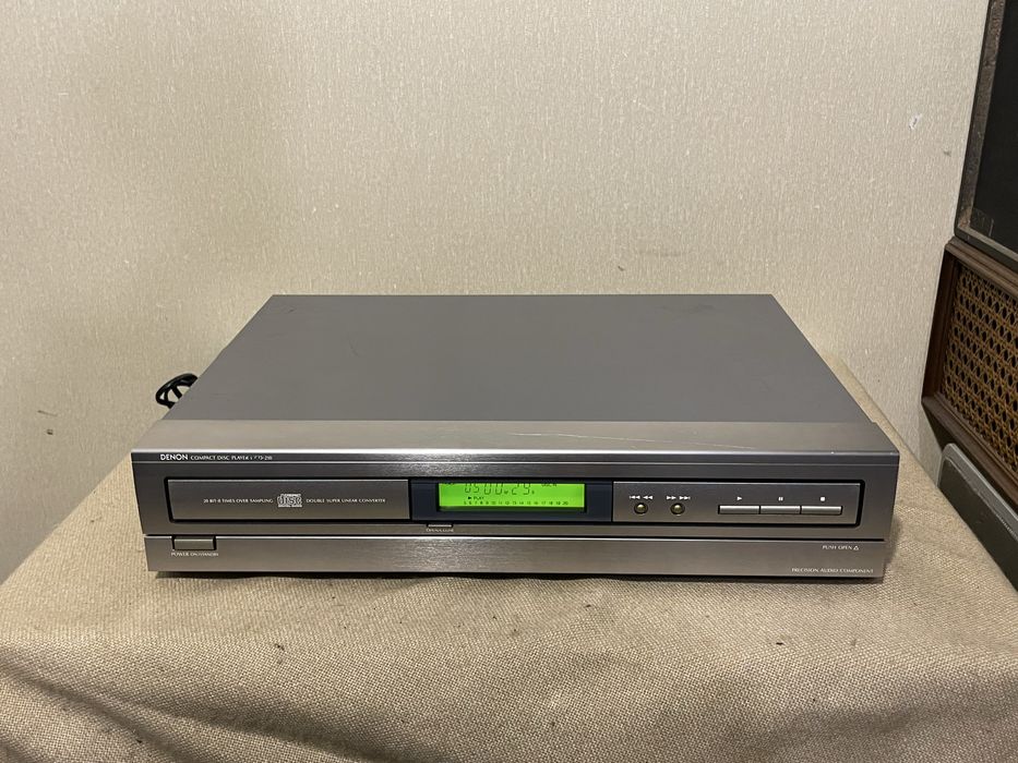 Музыкальный CD-проигрыватель DENON DCD-210 (2 х BURR BROWN PCM56)