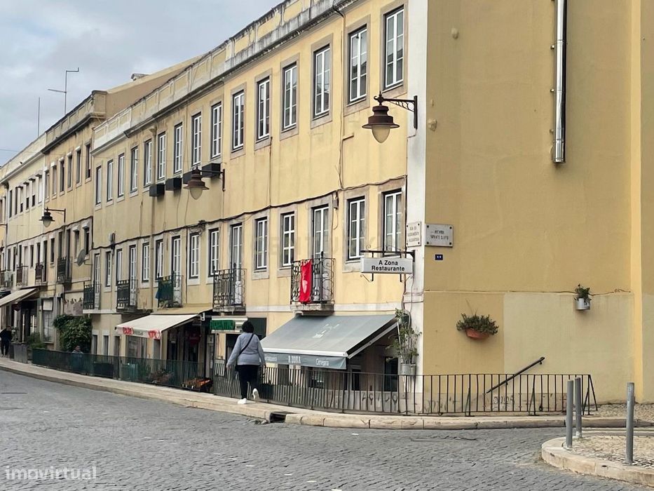 Restaurante Para Arrendar Com Trespasse De Equipamento Em Santos-O-Vel