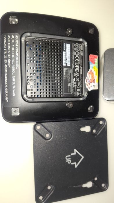 Komputer Asus VivoMini Intel i3, 12 GB RAM, 256 SSD, Windows 11