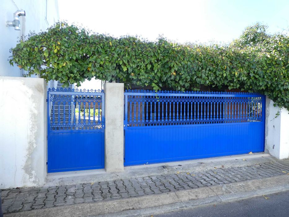 Prédio com 3 Habitações e propriedade em Grândola.