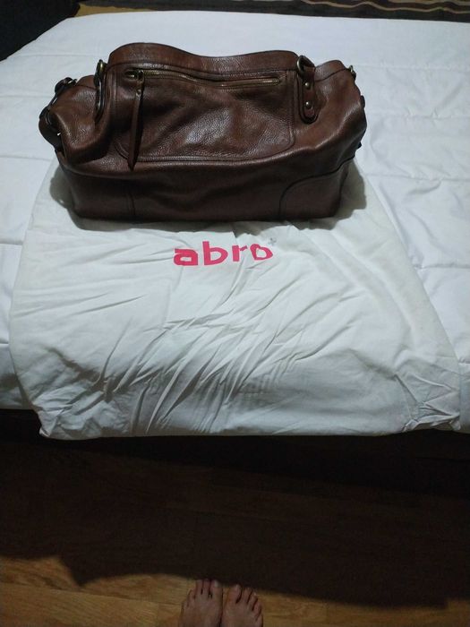 Mala grande, toda em pele, castanha, da marca ABRO