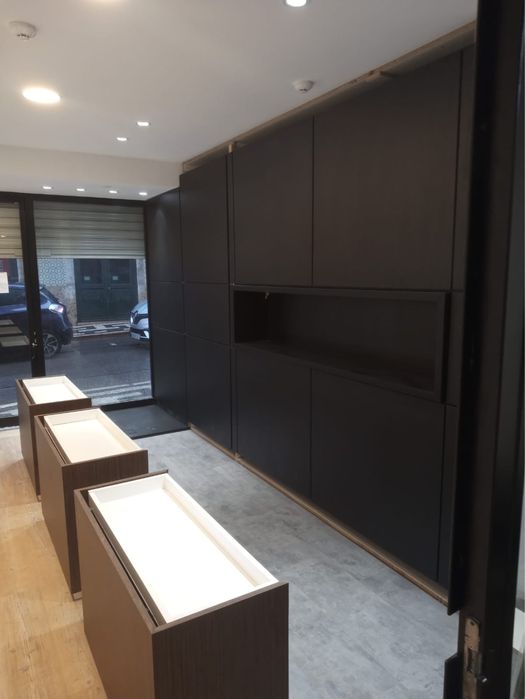 Fabrico de Mobiliário para comércio e restauração.