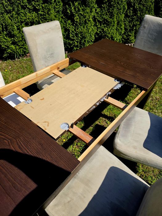 Stół rozkładany z krzesłami Ikea.