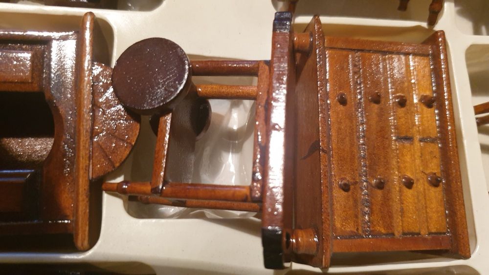 Drewniane miniaturowe stare mebelki dla lalki lalek, ręcznie robione