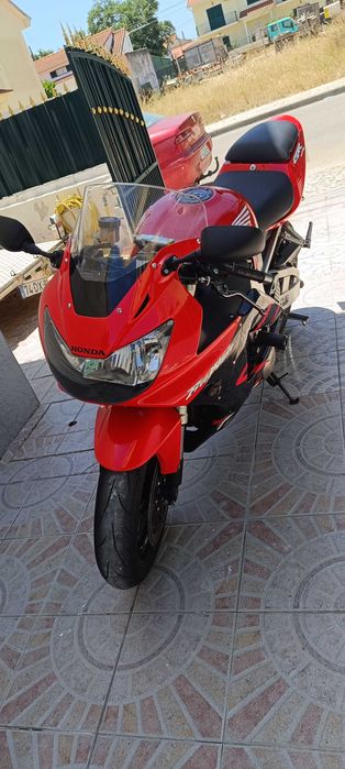Honda cbr 929 bom estado