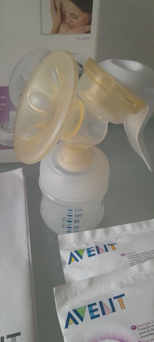Bomba manual para retirada de leite da marca Avent