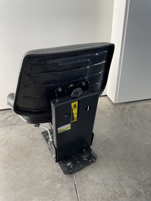 Bancos de trator universais com molas