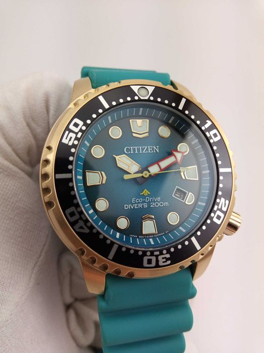 Японские мужские часы - 200м дайверы Citizen Eco-Drive BN0162-02X