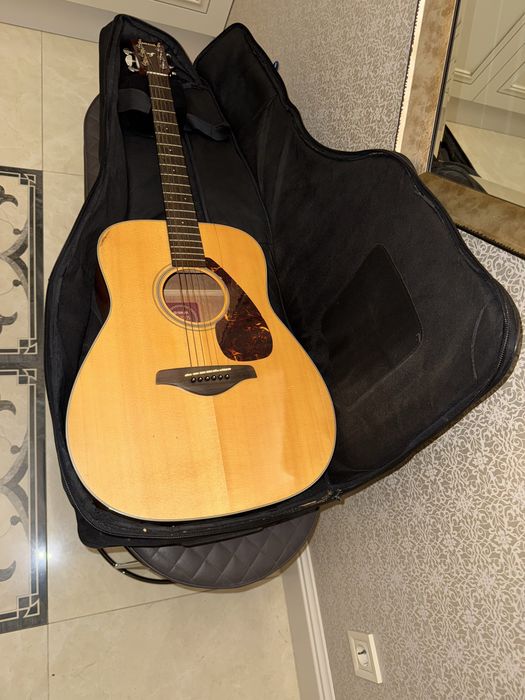 Продам Гитара Yamaha FG700S