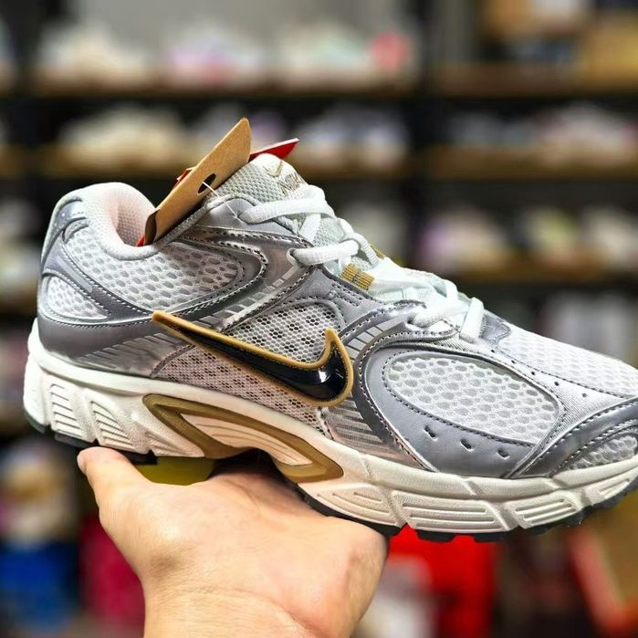 Кросівки Nike V5 RNR