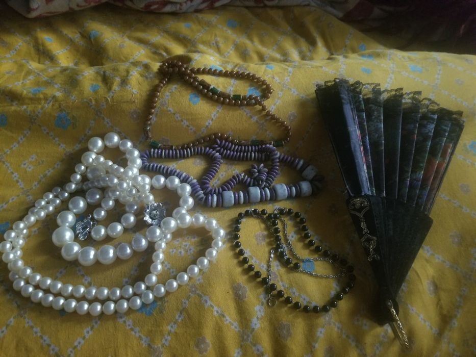 Лот украшений и веер