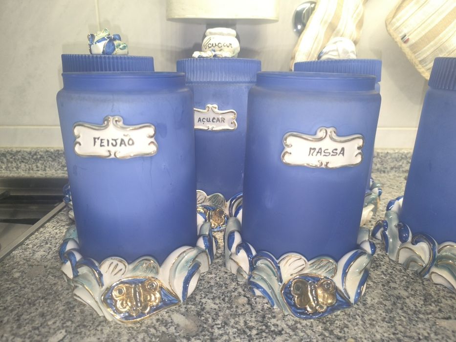 6 Peças de cozinha em vidro e porcelana