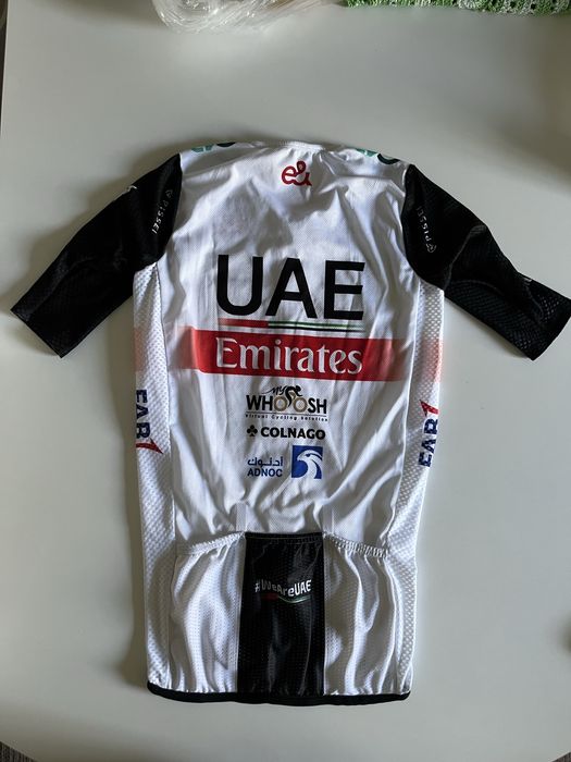 Jersey UAE autografado pelo Tadej Pogačar