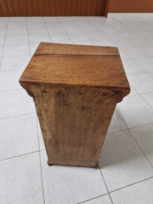 Móvel baú em madeira maciça estilo rustico