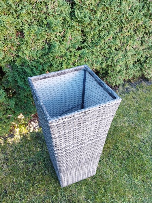 Sprzedam dwie donice z technorattanu