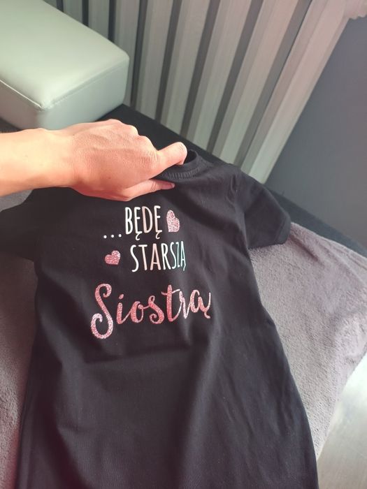 Bluzeczka "mam sekret, będę starszą siostrą". Stan idealny