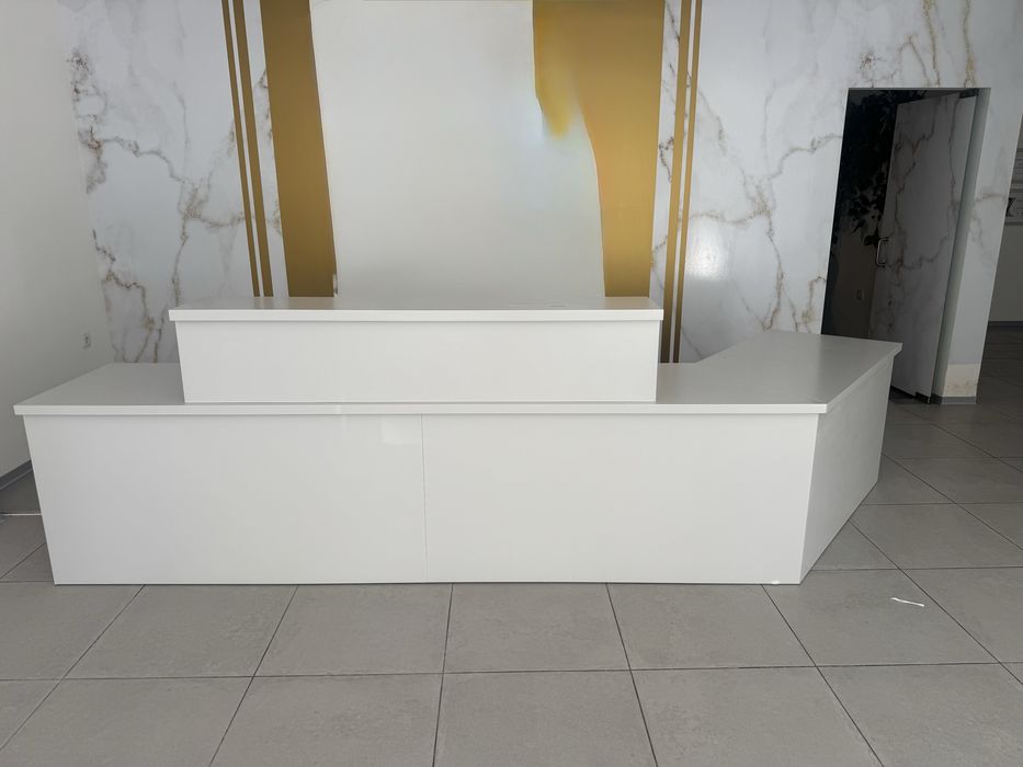Balcão de Receção Moderno Branco – Excelente Estado