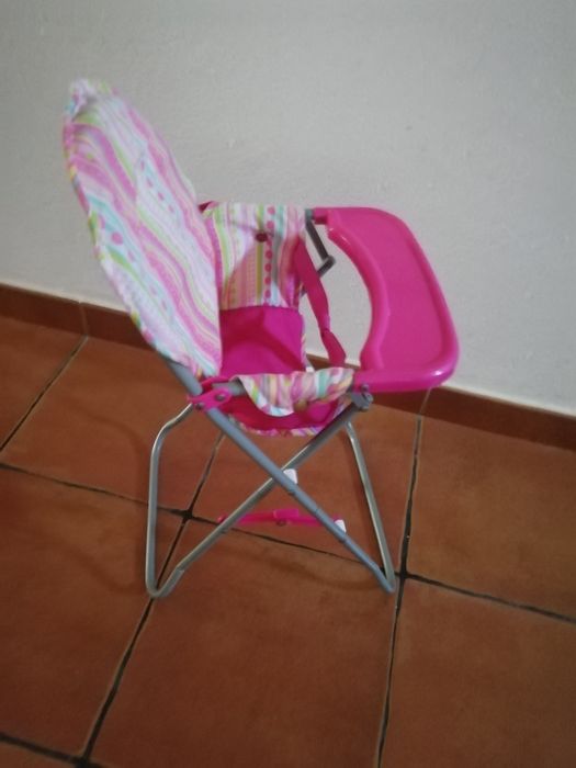 Cadeira de refeições para bonecos.