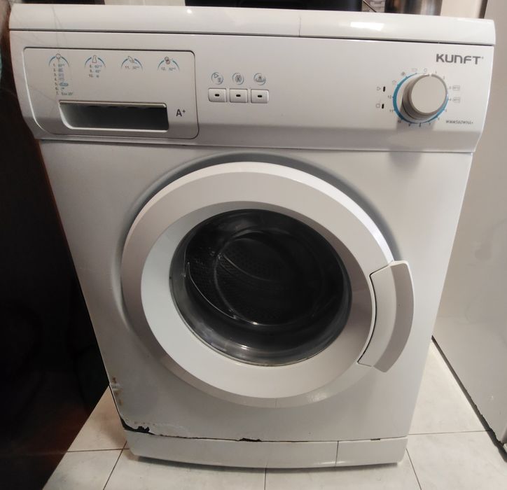 Máquina de Lavar Roupa Kunft – Para Peças ou Reparação
Preço:
