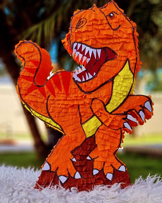 Vendo pinhatas Artesanais originais . Diversão para festas