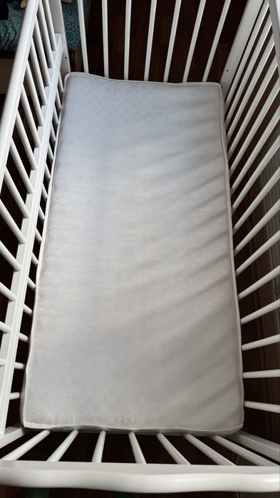 Дитяче ліжечко з маятником, матрас + подарунки