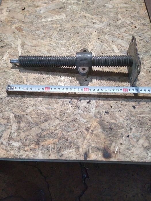 Винт трапецеидальный