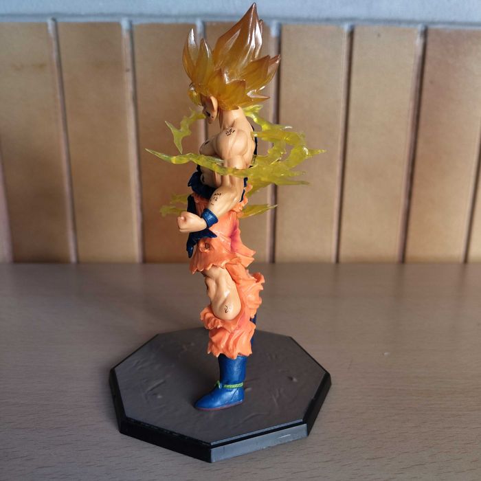 Boneco Figura Son Goku Super Saiyan Dragon Ball