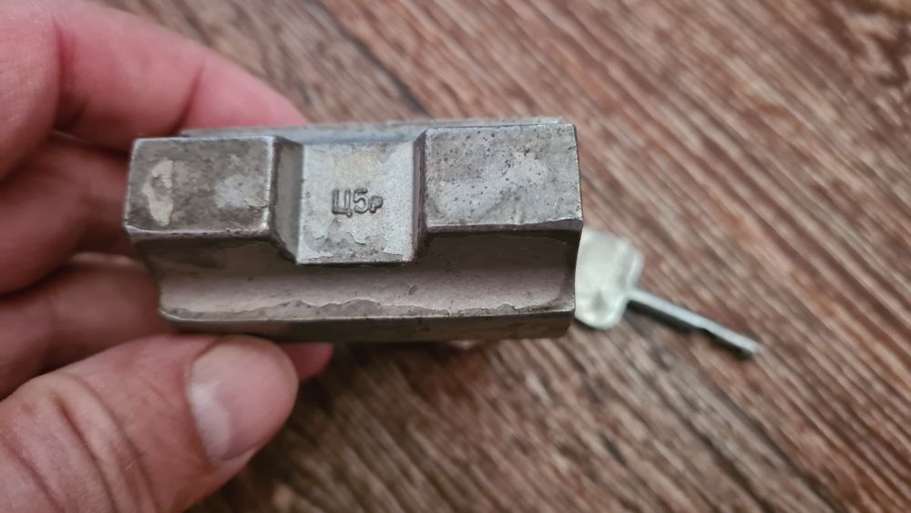 Замок навесной советский очень надёжный. Состояние отличное.