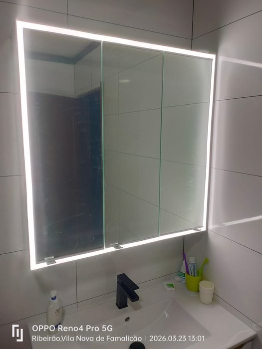 Armário casa de banho com espelho e luz novo