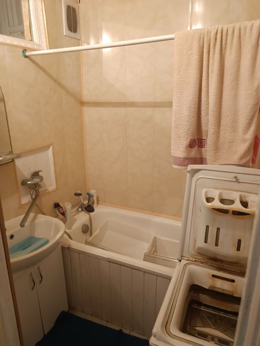 Продаж 2-кімнатної квартири з балконом та лоджією