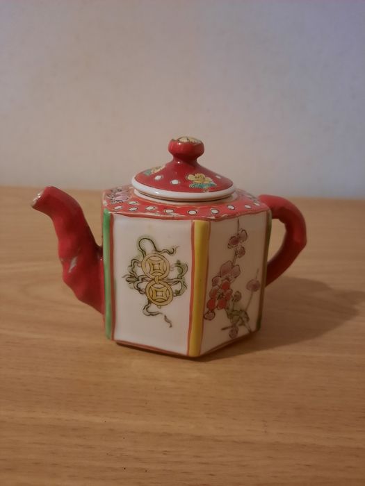 Bule decorativo em porcelana Chinesa