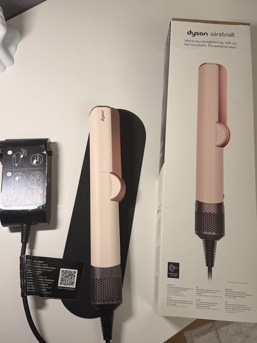 Dyson Airstrait з гарантією на 2 роки