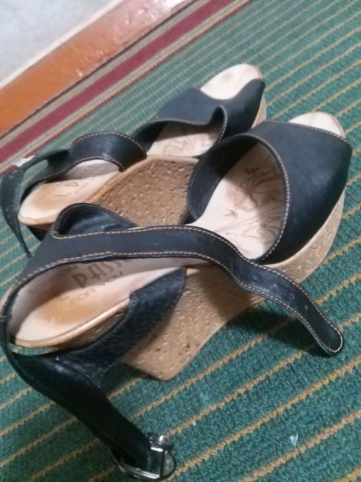 Продам женскую обувь