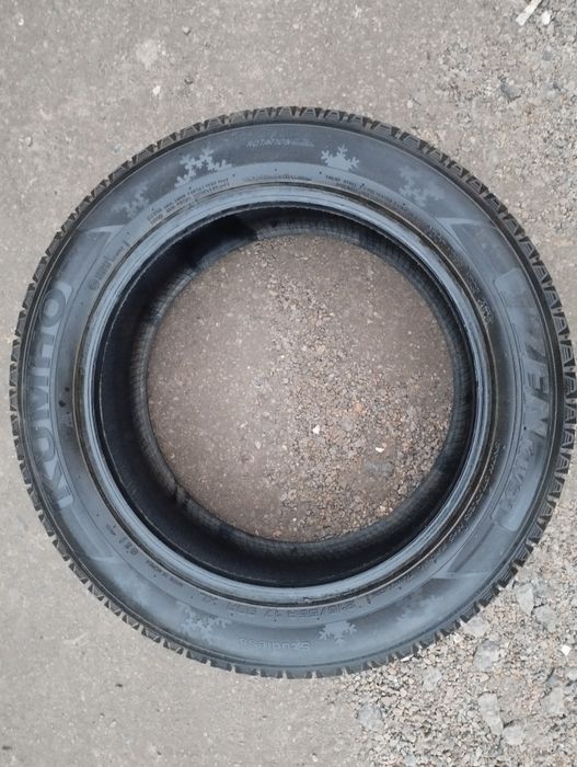 Шина.  Kumho IZEN kw31 215/55 R17