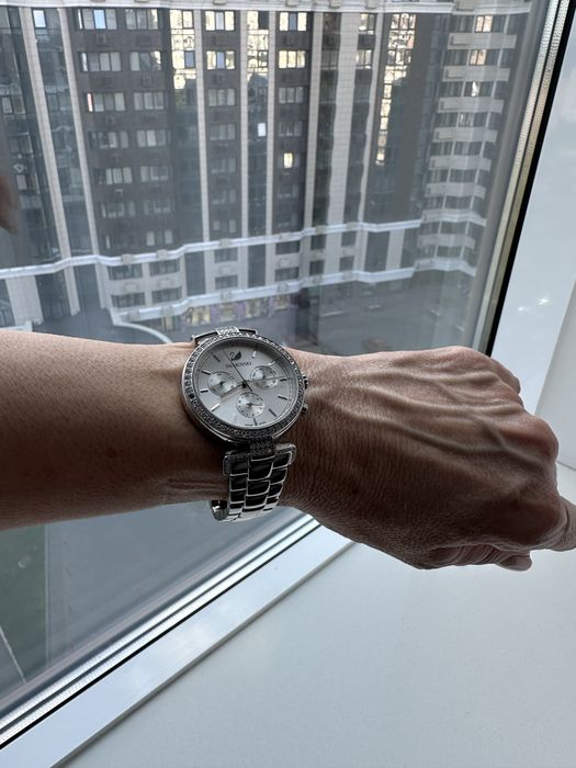 Годинник Swarovski