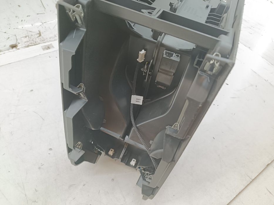 Consola de apoio de braço - PEUGEOT 308 III