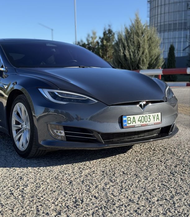 Tesla model S 90D