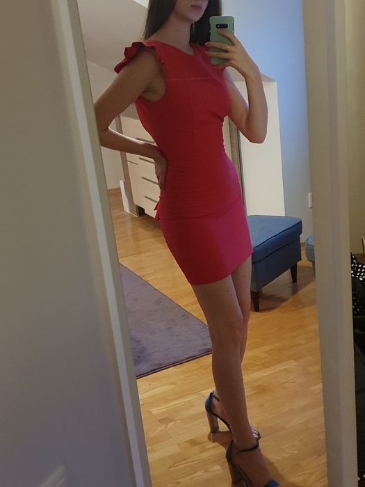 Różowa elegancka sukienka Zara