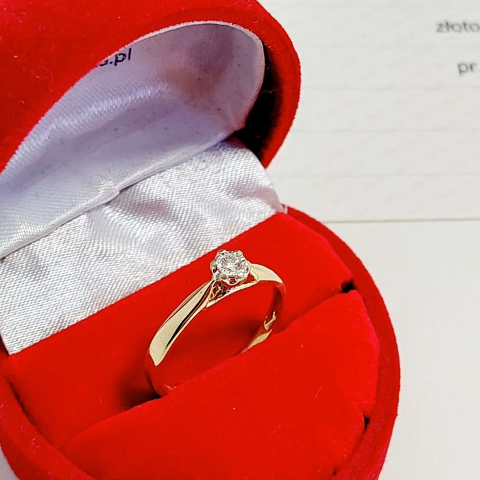 Złoty pierścionek z diamentem 14 k