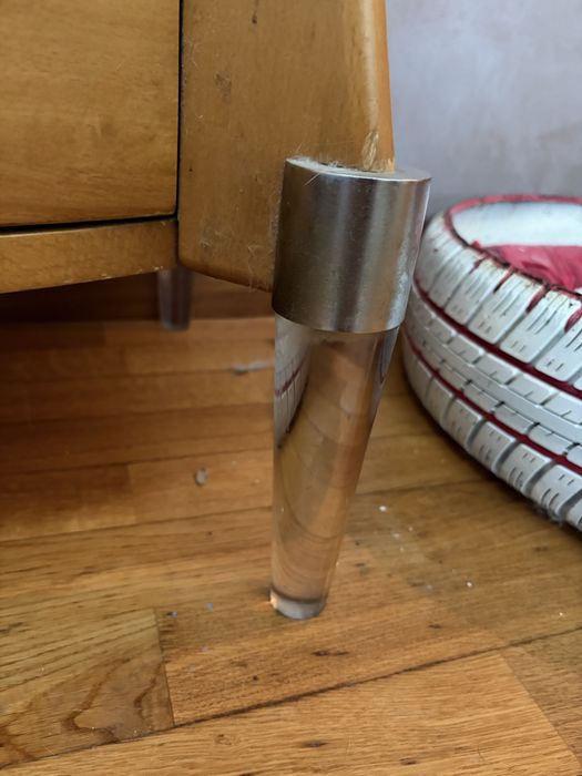 Mesinha de cabeceira em madeira maciça URGENTE