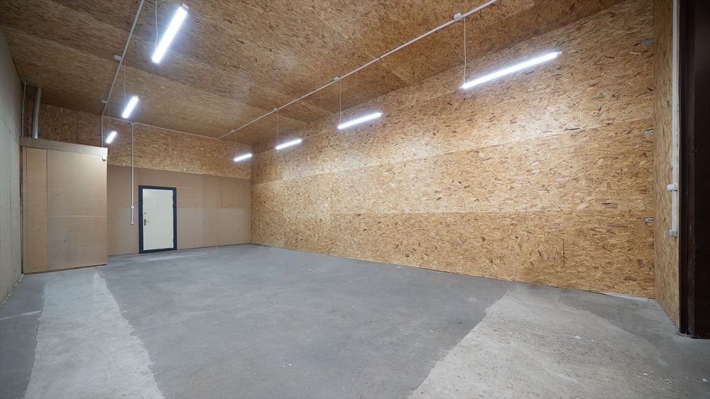 Продаж фасадне приміщення магазин склад 103,6 м2 вул. Довженко ремонт