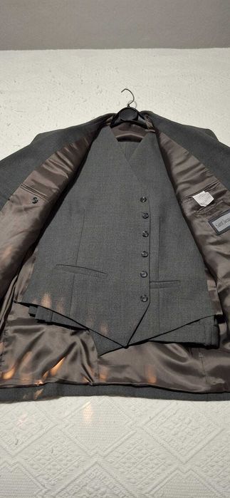 Fatos de homem cor cinza