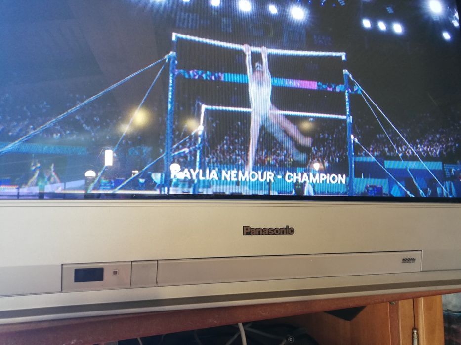 Televisão PANASONIC 32" 100HZ