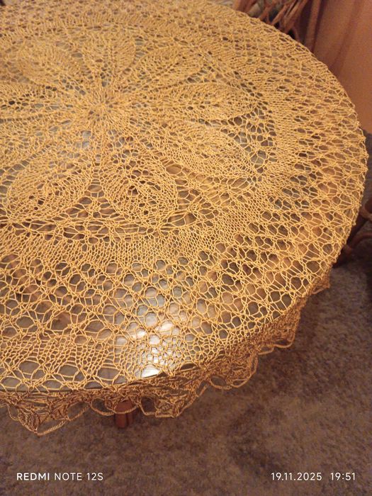 Obrus ręcznie robiony na drutach